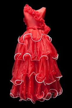 Czerwona hiszpańska suknia do tańca standardowego.