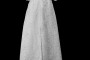 Klasyczna koronkowa suknia ślubna z rękawkami, dekoltem w serduszko oraz paskiem w zakładki.