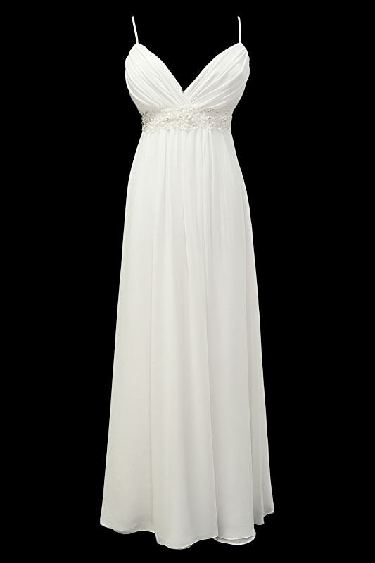 Długa suknia ślubna greczynka na ramiączkach z dekoltem portfelowym w szpic, odcinana pod biustem, zdobiona w pasie koronkami.