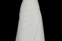 Prosta i elegancka suknia ślubna z zakładkami na przodzie o kroju w literę A, portfelowym dekoltem w szpic i seksownymi gołymi plecami.