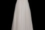 Seksowna długa suknia ślubna z koronkowym gorsetem z marszczeniami na cienkich ramiączkach. Sukienka z dekoltem w szpic, zakrytymi plecami.
