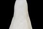Długa suknia ślubna typu syrenka / rybka z dekoltem w literę V oraz gołymi plecami z wycięciem w szpic.