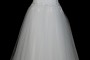 Długa suknia ślubna princeska z tiulowym dołem, bez zakładek i bez trenu z koronkowym gorsetem, halką i zakrytymi plecami.