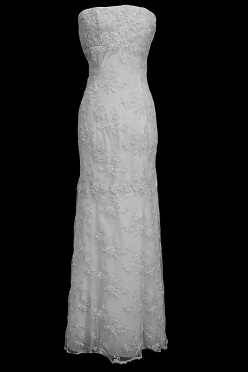 Długa suknia ślubna z koronkami w stylu retro. Sukienka na gorsecie z prostym dekoltem i upinanym trenem.
