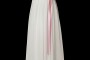 Długa suknia ślubna z zakładkami typu józefinka na gorsecie z rękawkami i dekoltem w serduszko oraz zakrytymi plecami.