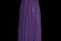 Długa, elegancka fioletowa / jagodowa suknia wieczorowa, pokryta delikatnym szyfonem, z dekoltem w serduszko i marszczeniami na pasku.