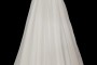 Piękna długa suknia ślubna z portfelowym dekoltem w serduszko, zakładkami oraz gołymi plecami. Sukienka z marszczonym paskiem zdobionym kamieniami Swarovskiego.