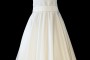 Krótka suknia ślubna odcinana w pasie z prostym dekoltem z koronkowymi plecami i guziczkami.